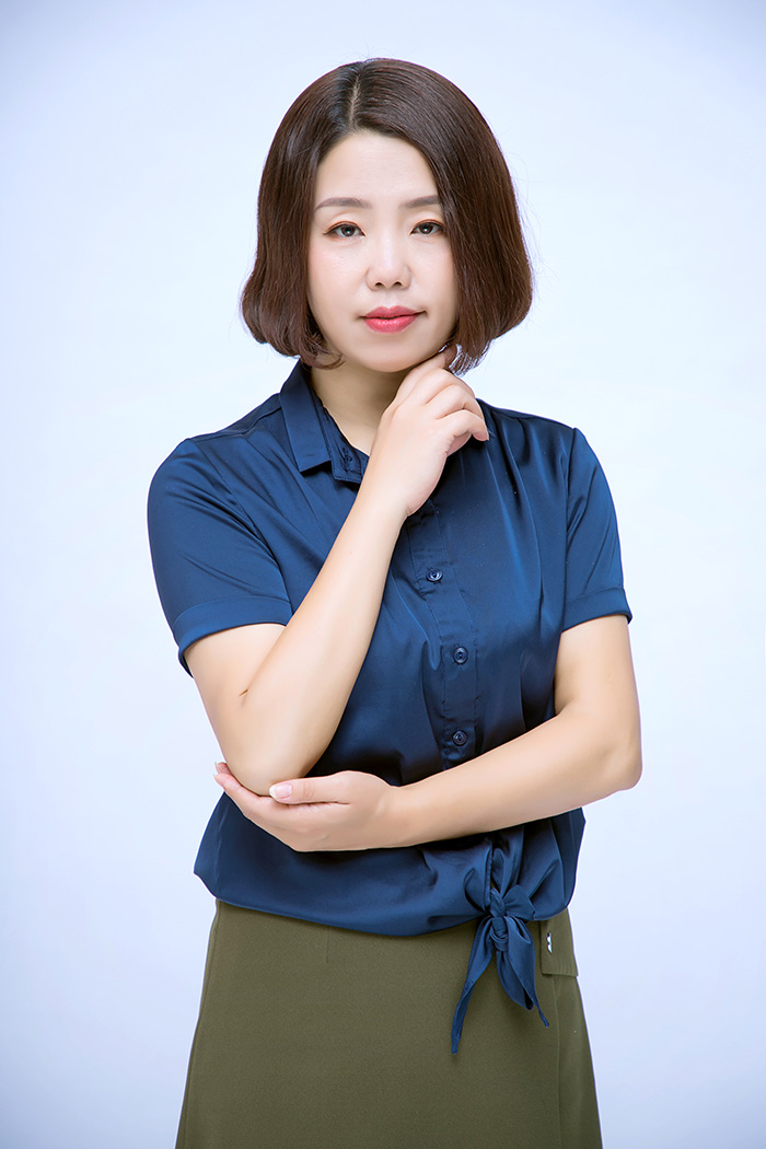封面-李红艳.jpg