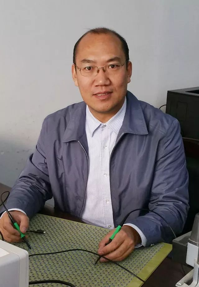 封面-梅中磊.jpg